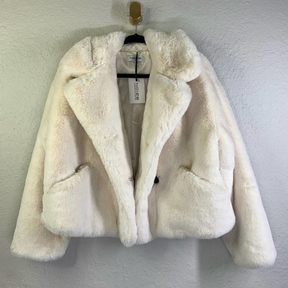 NOIZE‎ Loretta Faux Fur Cropped Double Breasted Plush Vegan Coat - NWT NFR - Picture 10 of 16